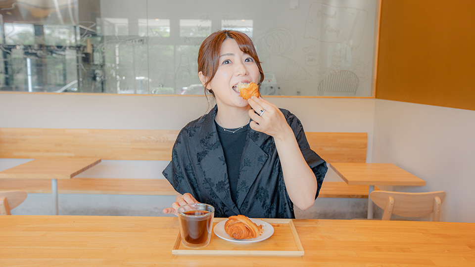 クロワッサン、コーヒー、フレンチトースト