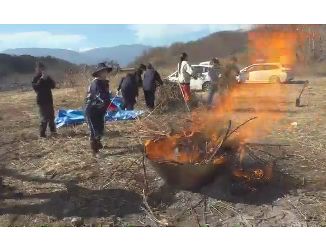 高校生が地球温暖化防ぐ取り組み体験　剪定した枝を炭にして二酸化炭素削減につなげる活動